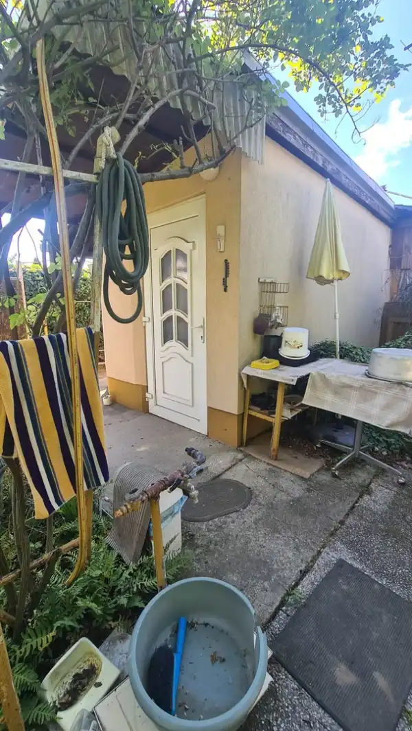 Eladó , Dunaújváros 1764 m² 12.9 M Ft