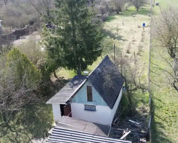 Eladó , Oroszlány 2291 m² 8.2 M Ft