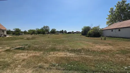 eladó telek, Aba
