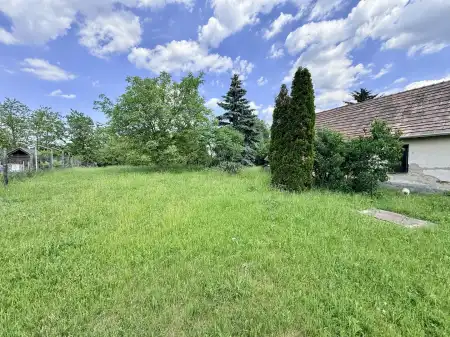 Eladó telek, Oroszlány 1488 m² 17.7 M Ft