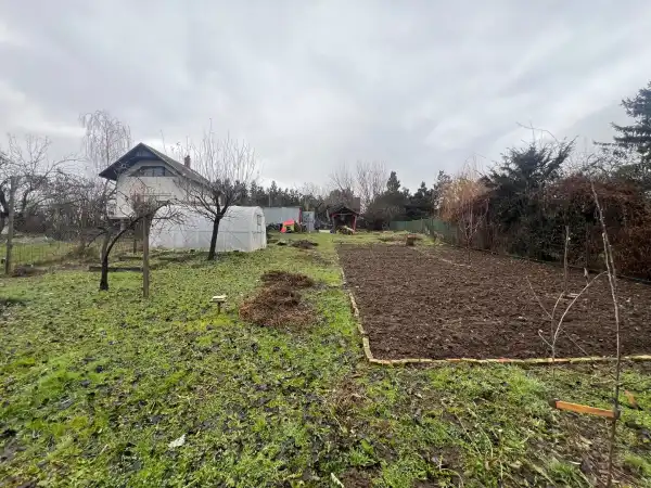 Eladó Üdülő, Oroszlány 760 m² 9.8 M Ft